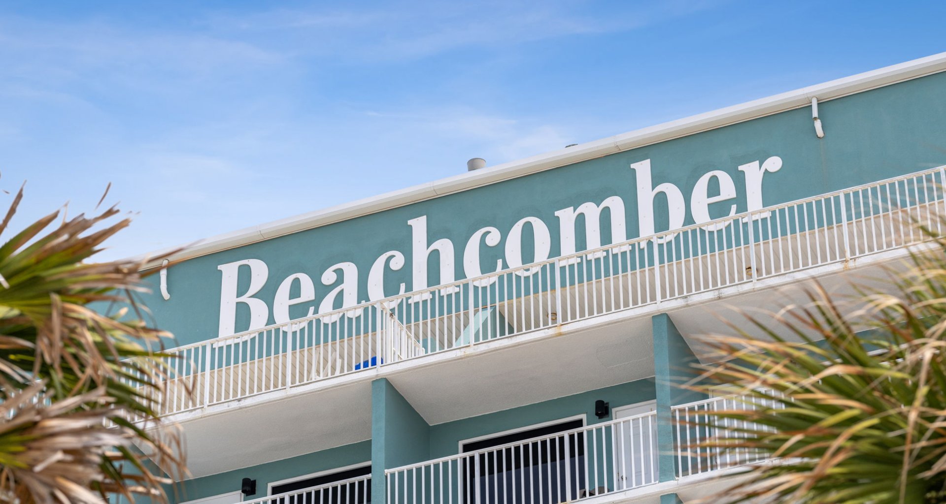 Front View of Beachcomber Beachfront Hotel, Florida